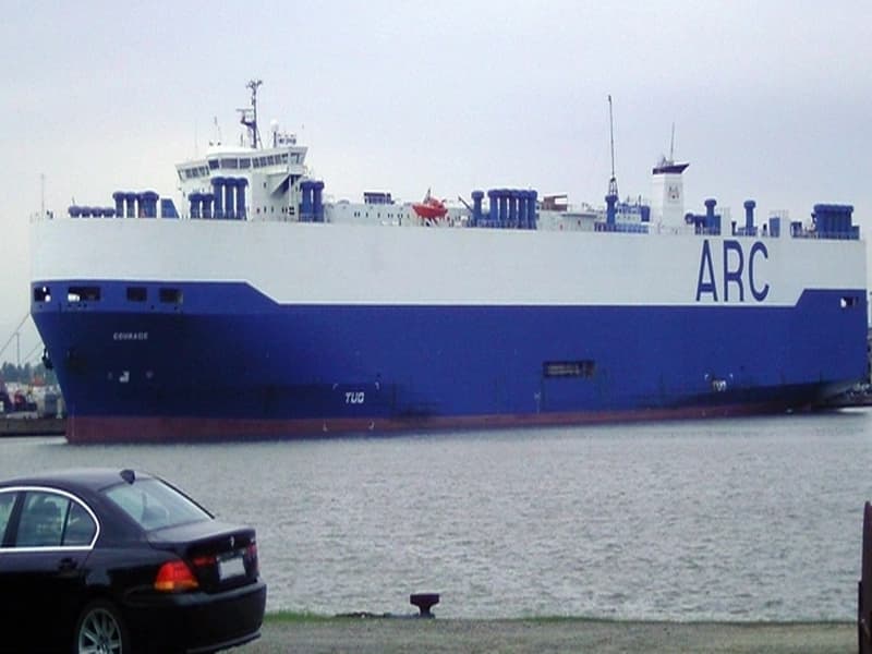 Vessel Booking & Live Tracking